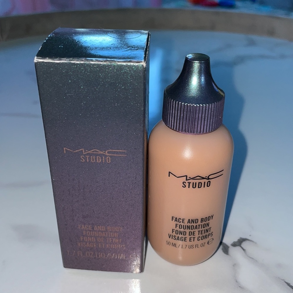 Mac cosmetics studio face and body foundation